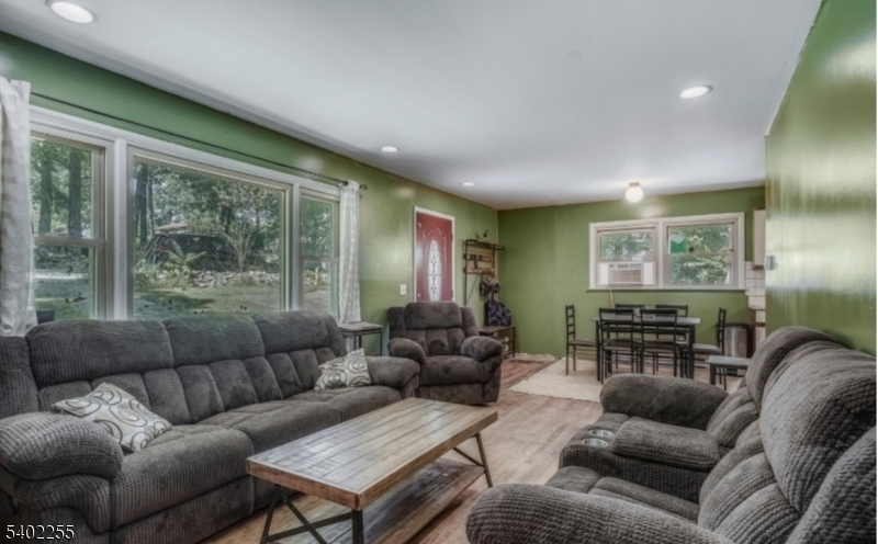 SCENIC LAKES - Residential