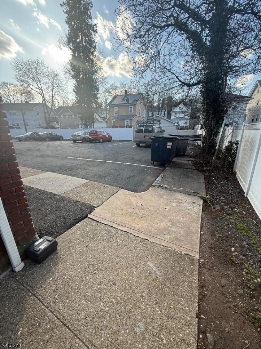 West Orange Twp., New Jersey 07052, United States, 1 Bedroom Bedrooms, ,1 BathroomBathrooms,Residential,Active,97193