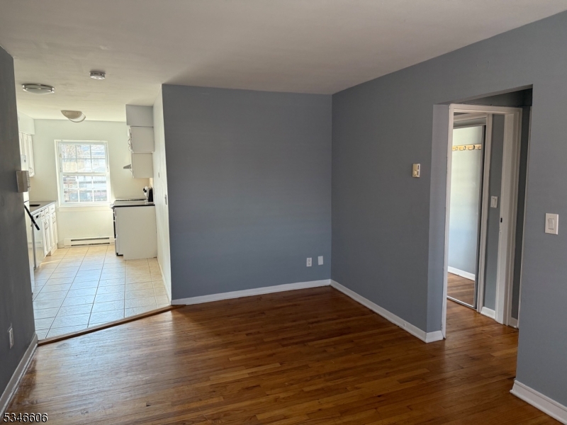 West Orange Twp., New Jersey 07052, United States, 1 Bedroom Bedrooms, ,1 BathroomBathrooms,Residential,Active,97193