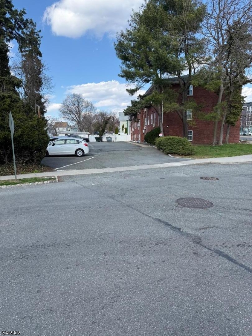 West Orange Twp., New Jersey 07052, United States, 1 Bedroom Bedrooms, ,1 BathroomBathrooms,Residential,Active,97193