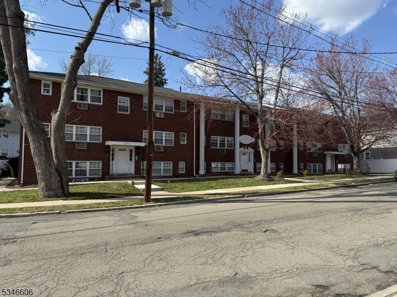 West Orange Twp., New Jersey 07052, United States, 1 Bedroom Bedrooms, ,1 BathroomBathrooms,Residential,Active,97193