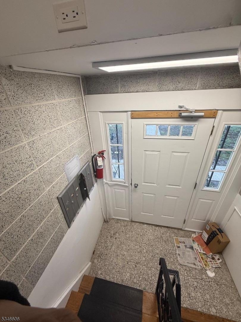 West Orange Twp., New Jersey 07052, United States, 1 Bedroom Bedrooms, ,1 BathroomBathrooms,Residential,Active,97193