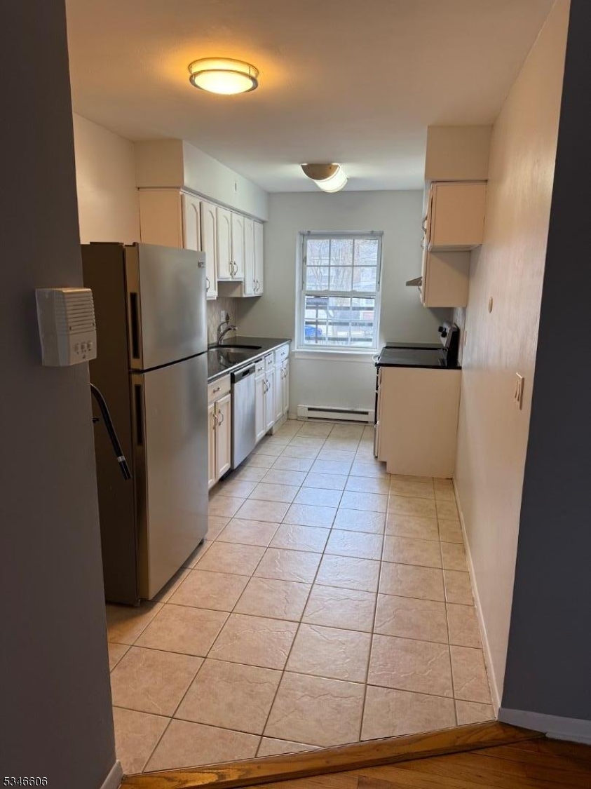 West Orange Twp., New Jersey 07052, United States, 1 Bedroom Bedrooms, ,1 BathroomBathrooms,Residential,Active,97193