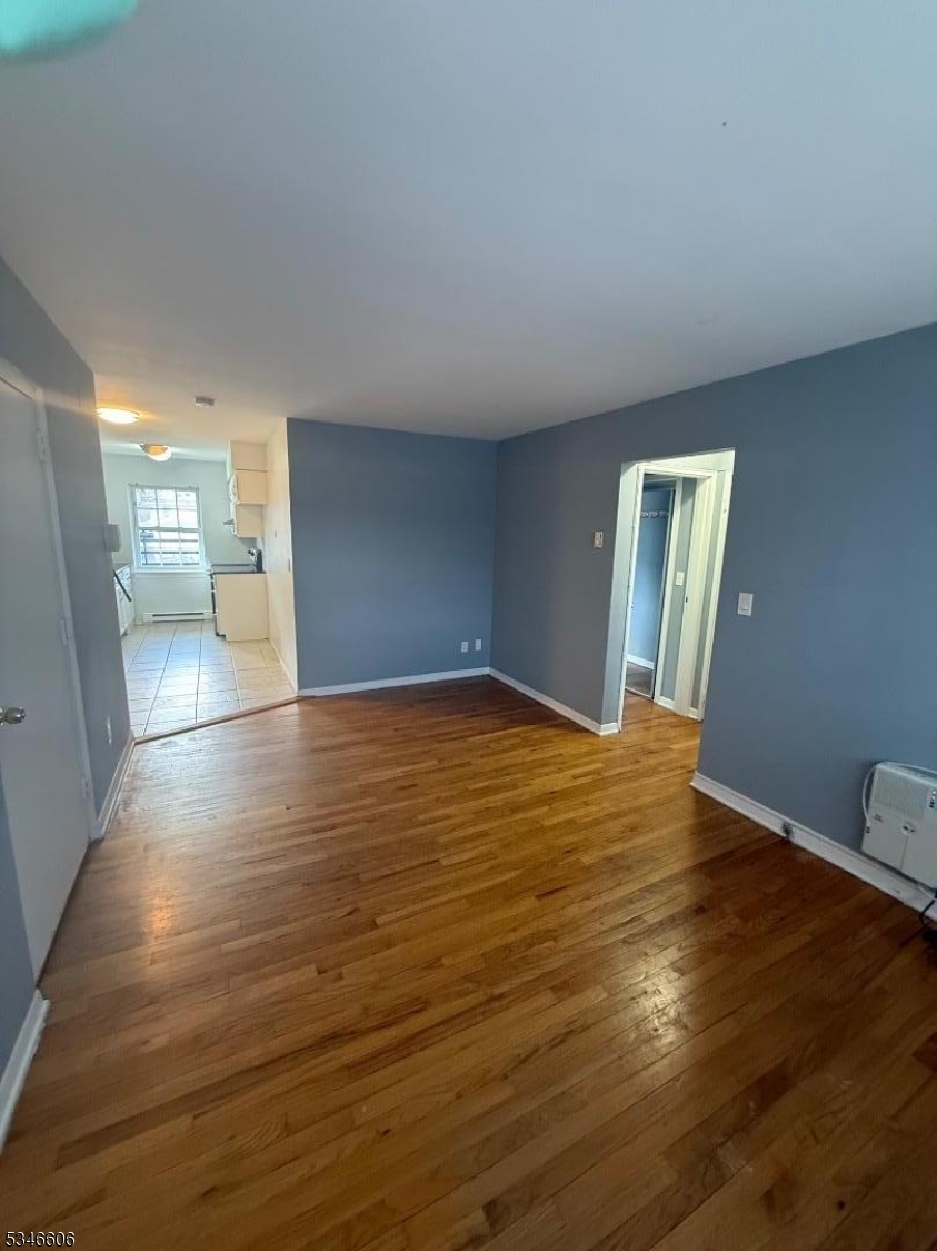 West Orange Twp., New Jersey 07052, United States, 1 Bedroom Bedrooms, ,1 BathroomBathrooms,Residential,Active,97193