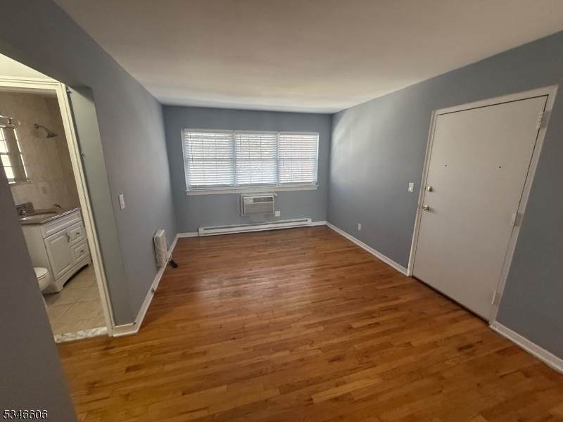 West Orange Twp., New Jersey 07052, United States, 1 Bedroom Bedrooms, ,1 BathroomBathrooms,Residential,Active,97193