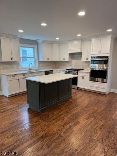 Somerville Boro, New Jersey 08876, United States, 3 Bedrooms Bedrooms, ,3 BathroomsBathrooms,Residential,Pending,190078