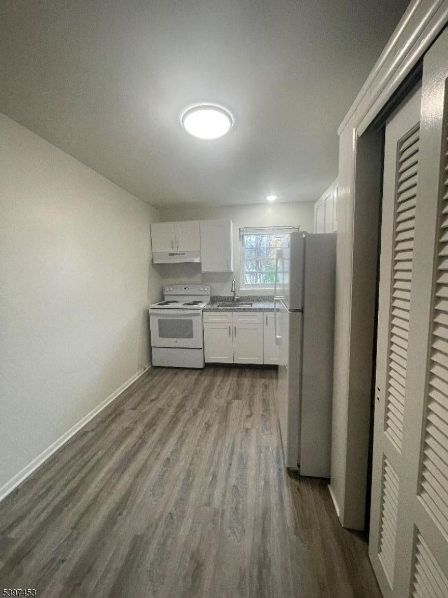 Renovated studio with eat kitchen, granite counter tops, all appliances included beautiful hardwood floors, freshly painted, new tiled bathroom, ac unit, lots of closets, one off street parking, laundry rm and conveniently located near shops and restaurants!!!