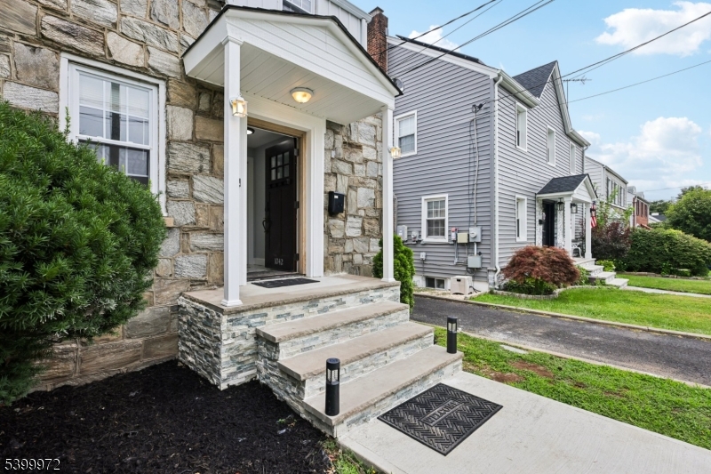 Larchmont Estates - Residential