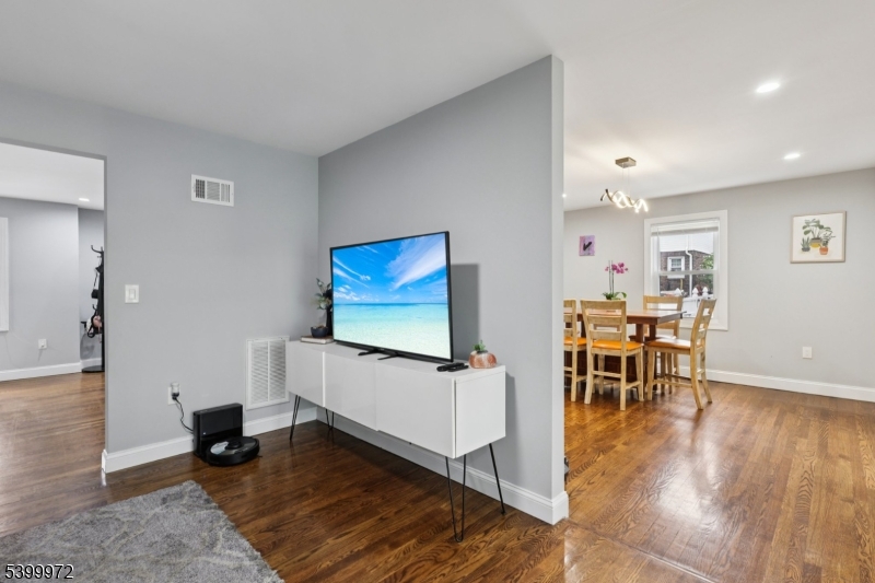 Larchmont Estates - Residential