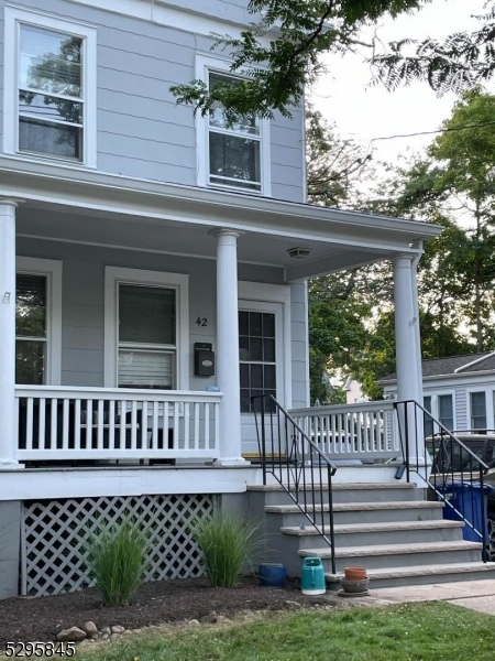 Near Town & Train - Residential Lease