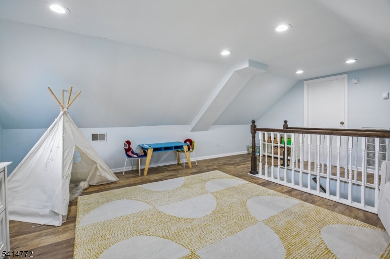 Knollwood Section - Residential