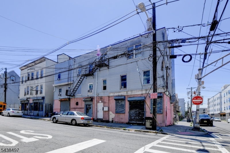 Photo 1 of 9 — 122 16Th Ave, Paterson City, NJ 07501