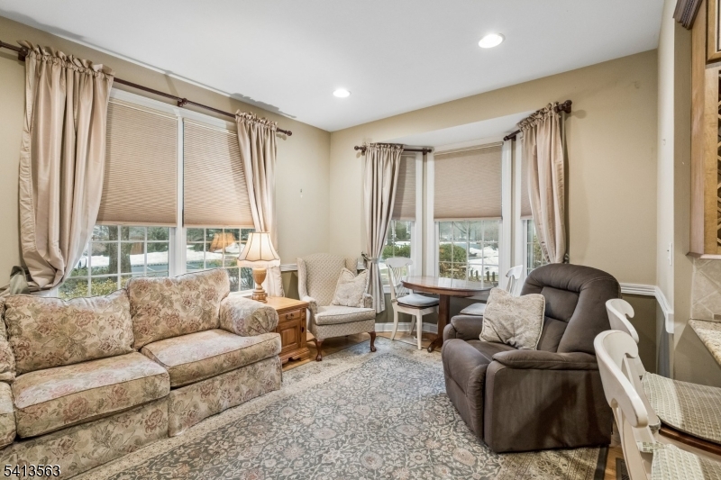 Four Seasons - Residential