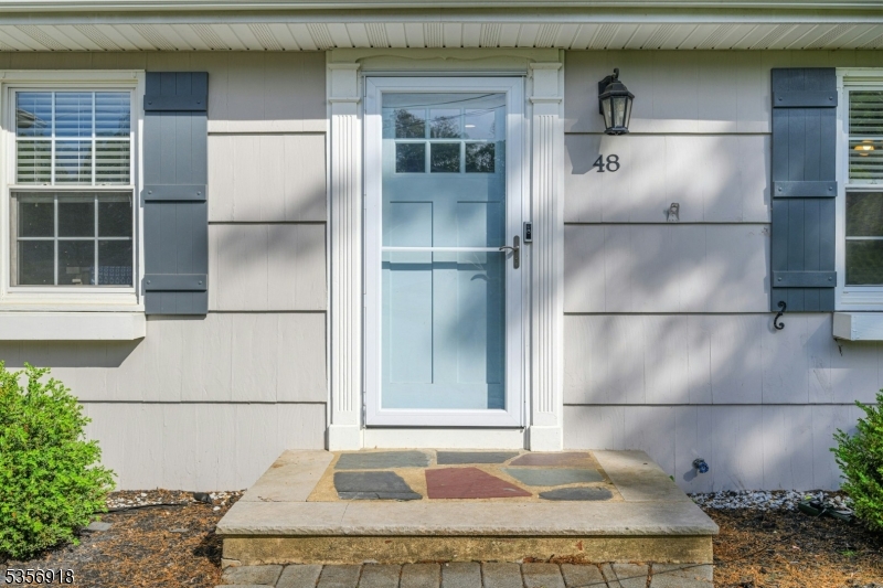 48 Longview Dr