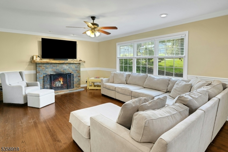 48 Longview Dr