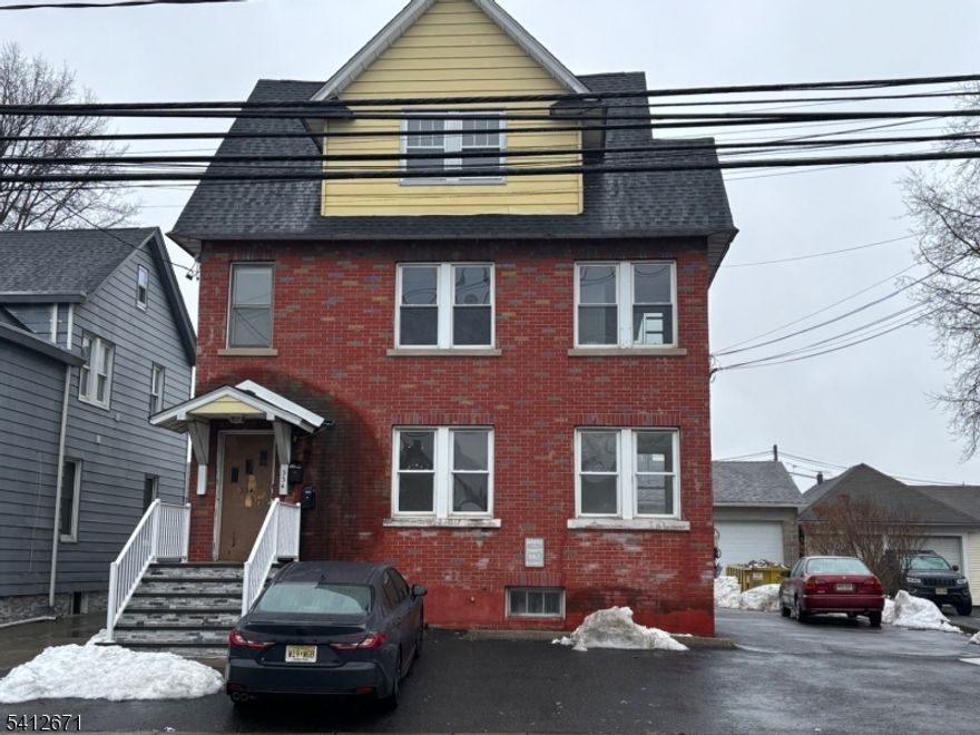 WELCOME TO THIS SPACIOUS VERY CLEAN NEWLY RENOVATED FIRST FLOOR APARTMENT THAT OFFERS LIVING ROOM, DINING ROOM, COMFORTABLE KITCHEN, FULL BATH, NICE SIZE THREE BEDROOMS.  HARDWOOD FLOORS THROUGHOUT, ALL BRAND NEW APPLIANCES, LAUNDRY IN BASEMENT, ONE ASSIGNED PARKING SPOT, HEAT AND HOT WATER INCLUDED, WALKING DISTANCE TO PLAUDERVILLE TRAIN STATION, NO SMOKING. NO PETS. RENTAL APP, CREDIT,