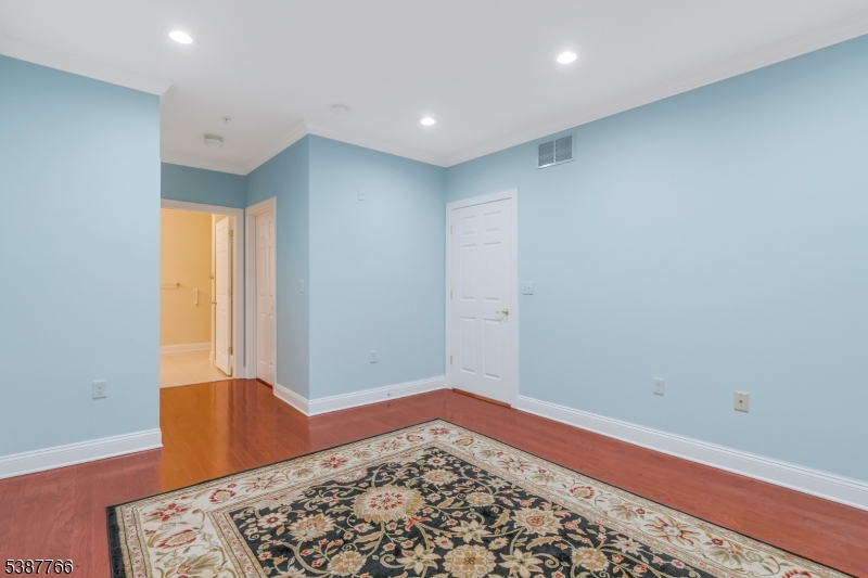 Four Seasons - Residential