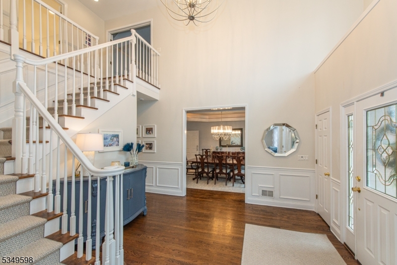 8 Inwood Ter