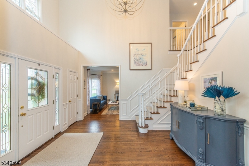 8 Inwood Ter