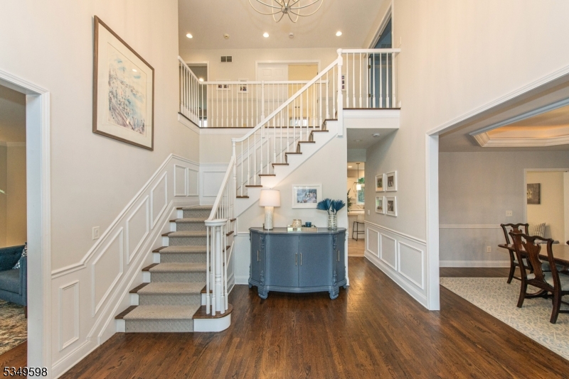 8 Inwood Ter