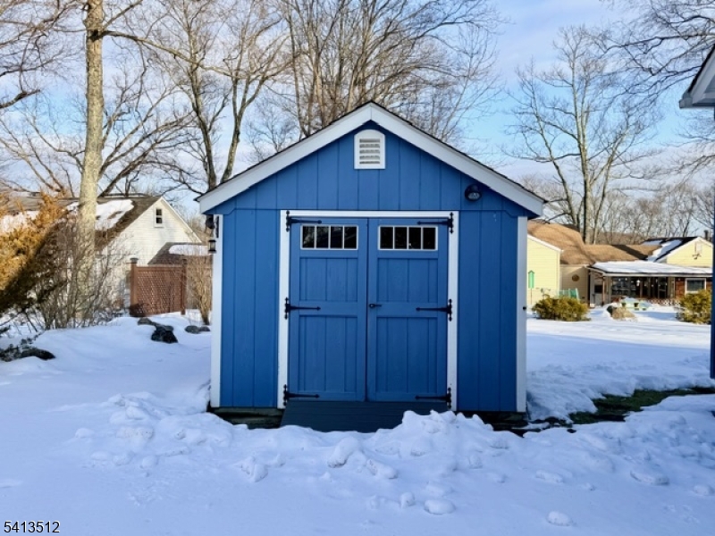 ROCK RIDGE LAKE - Residential
