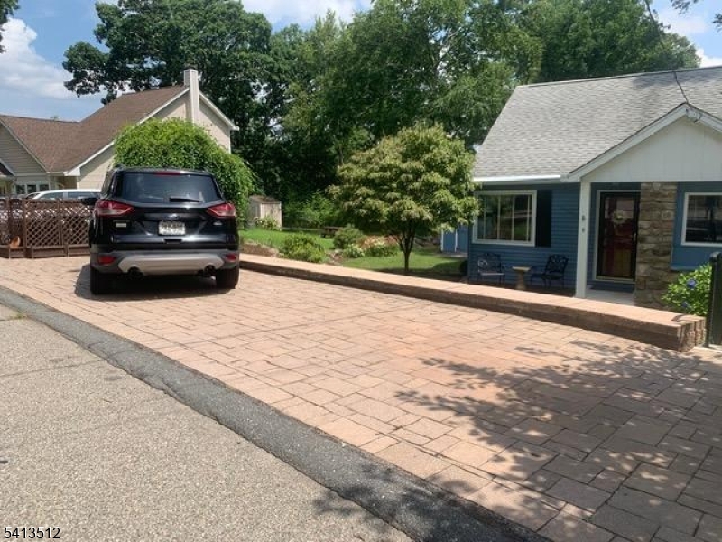 ROCK RIDGE LAKE - Residential