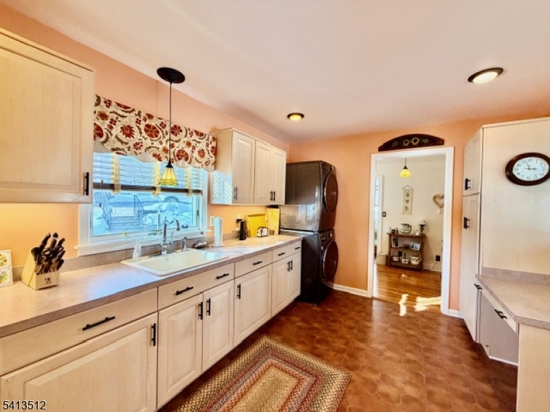 ROCK RIDGE LAKE - Residential