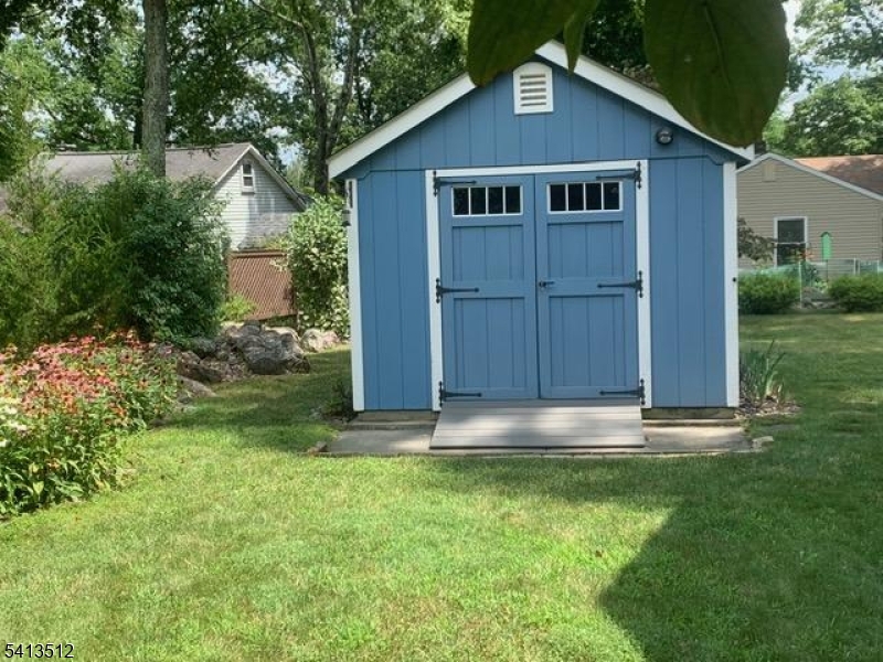 ROCK RIDGE LAKE - Residential