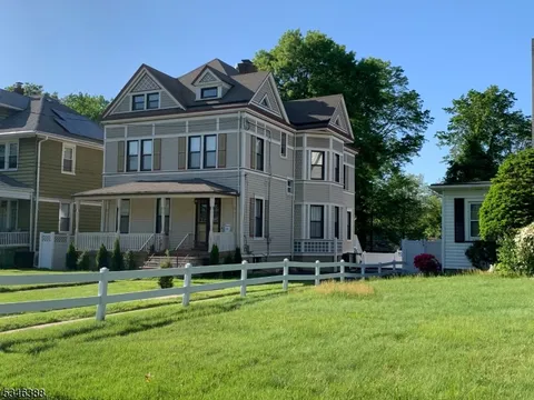 MLS: 3952805