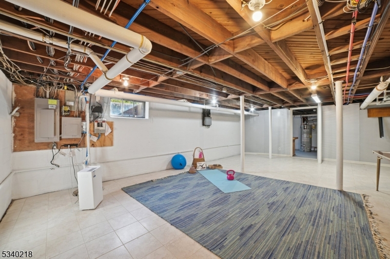 OLD SHORT HILLS - Residential