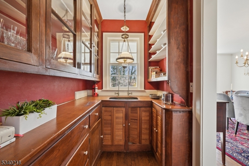 OLD SHORT HILLS - Residential