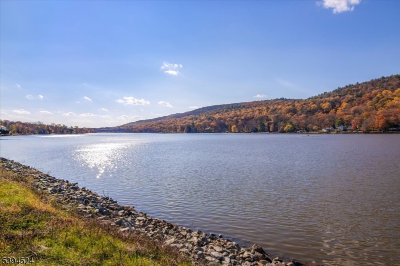 Pinecliff Lake - Residential
