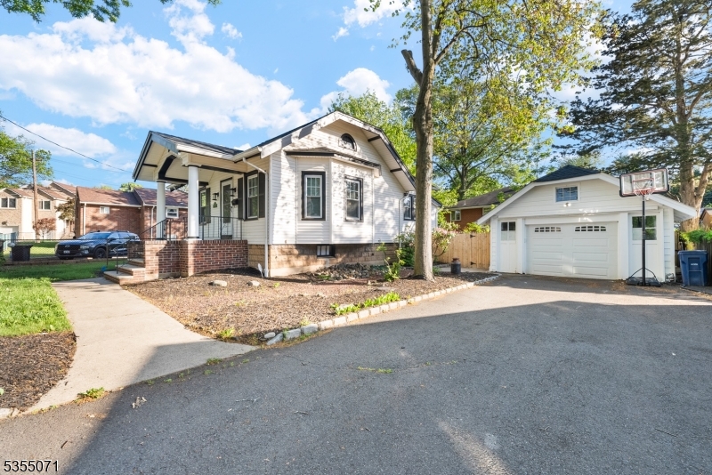 16 Seville Ave