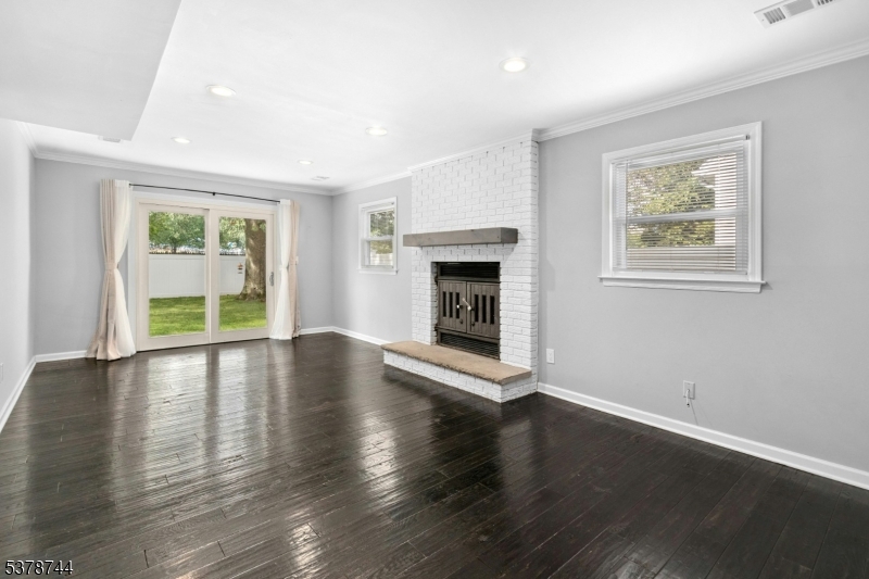 Westfield Town, New Jersey 07090, United States, 4 Bedrooms Bedrooms, ,2 BathroomsBathrooms,Residential,Pending,206286