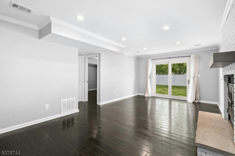 Westfield Town, New Jersey 07090, United States, 4 Bedrooms Bedrooms, ,2 BathroomsBathrooms,Residential,Pending,206286