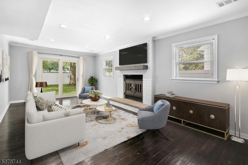 Westfield Town, New Jersey 07090, United States, 4 Bedrooms Bedrooms, ,2 BathroomsBathrooms,Residential,Pending,206286