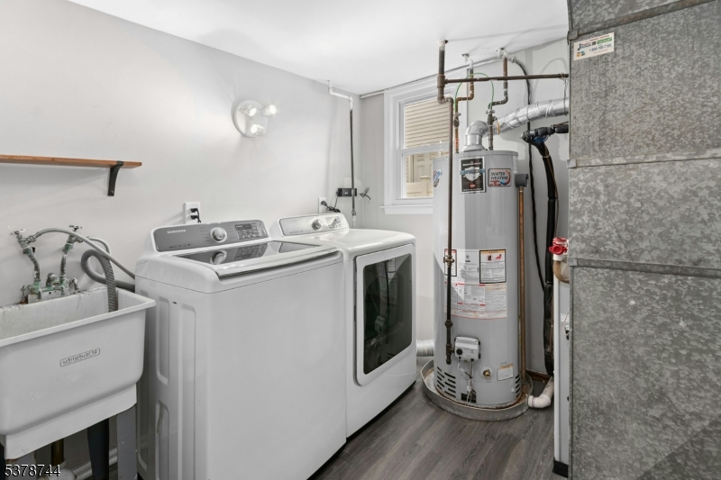 Westfield Town, New Jersey 07090, United States, 4 Bedrooms Bedrooms, ,2 BathroomsBathrooms,Residential,Pending,206286