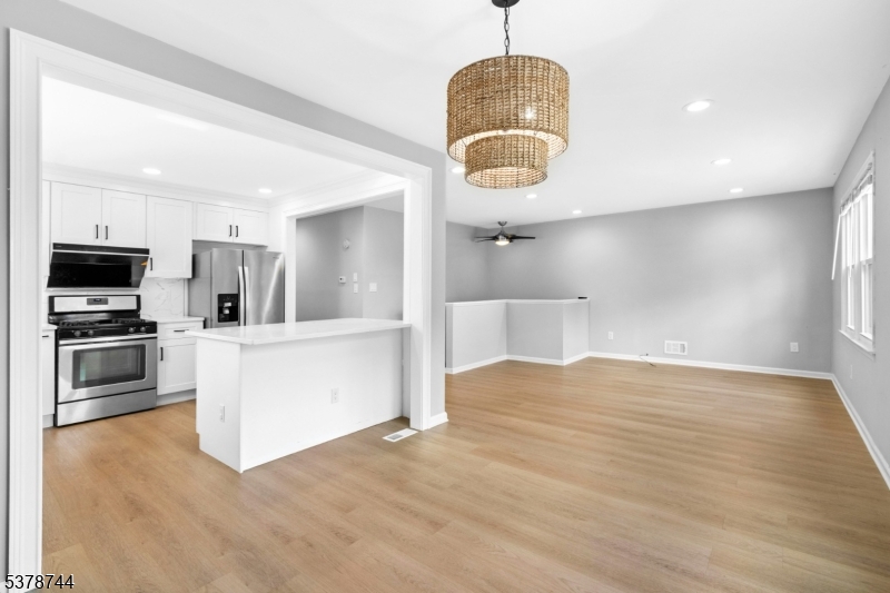 Westfield Town, New Jersey 07090, United States, 4 Bedrooms Bedrooms, ,2 BathroomsBathrooms,Residential,Pending,206286