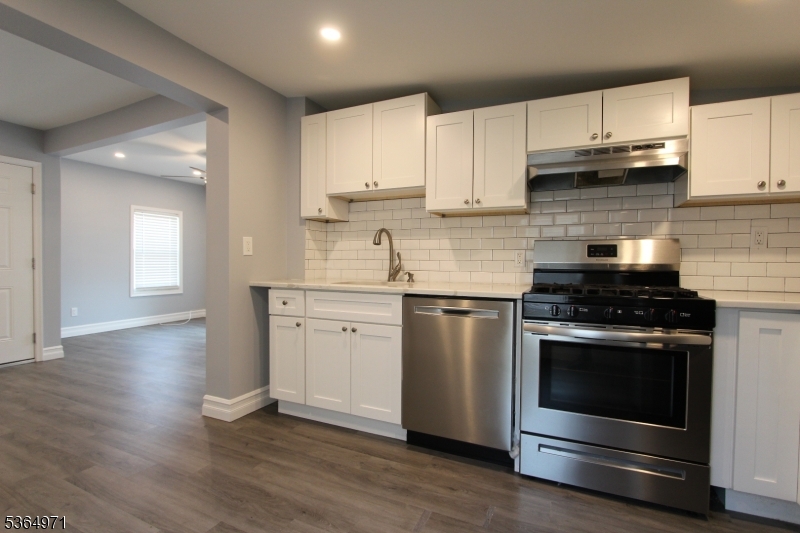 Woodbridge Twp., New Jersey 07095, United States, 2 Bedrooms Bedrooms, ,1 BathroomBathrooms,Residential,Active,151702