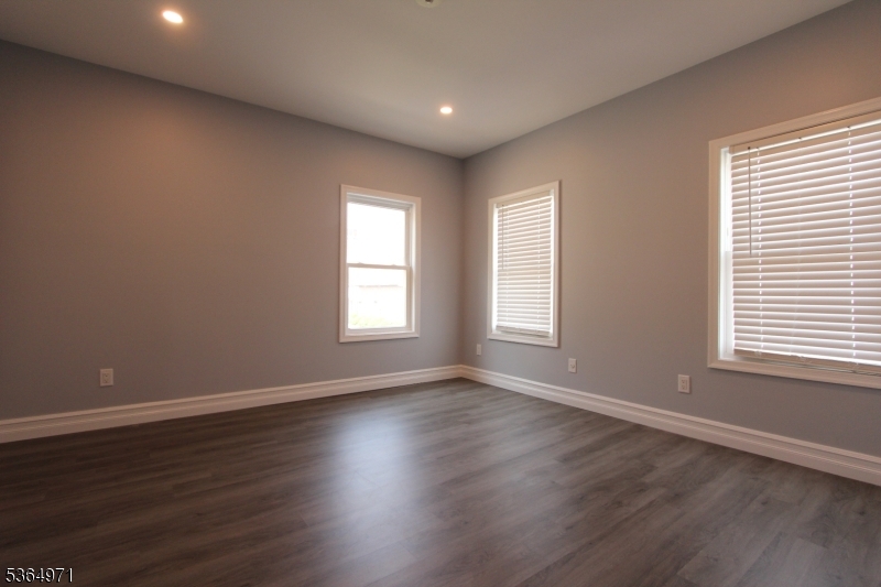 Woodbridge Twp., New Jersey 07095, United States, 2 Bedrooms Bedrooms, ,1 BathroomBathrooms,Residential,Active,151702