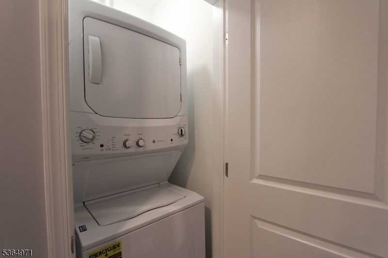 Woodbridge Twp., New Jersey 07095, United States, 2 Bedrooms Bedrooms, ,1 BathroomBathrooms,Residential,Active,151702