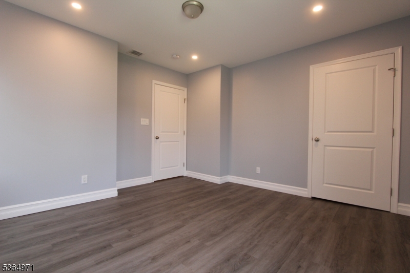 Woodbridge Twp., New Jersey 07095, United States, 2 Bedrooms Bedrooms, ,1 BathroomBathrooms,Residential,Active,151702