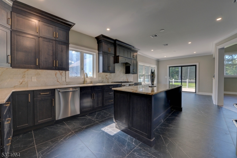 Pequannock Twp., New Jersey 07444, United States, 5 Bedrooms Bedrooms, ,5 BathroomsBathrooms,Residential,Coming Soon,175329