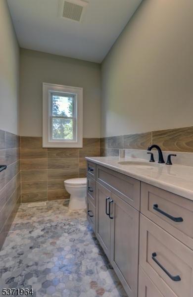 Pequannock Twp., New Jersey 07444, United States, 5 Bedrooms Bedrooms, ,5 BathroomsBathrooms,Residential,Coming Soon,175329