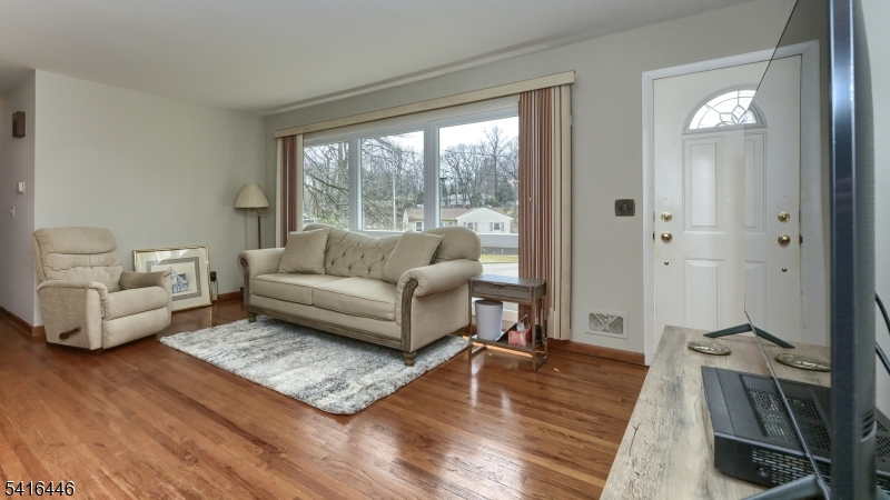 LIONS HEAD LAKE - Residential