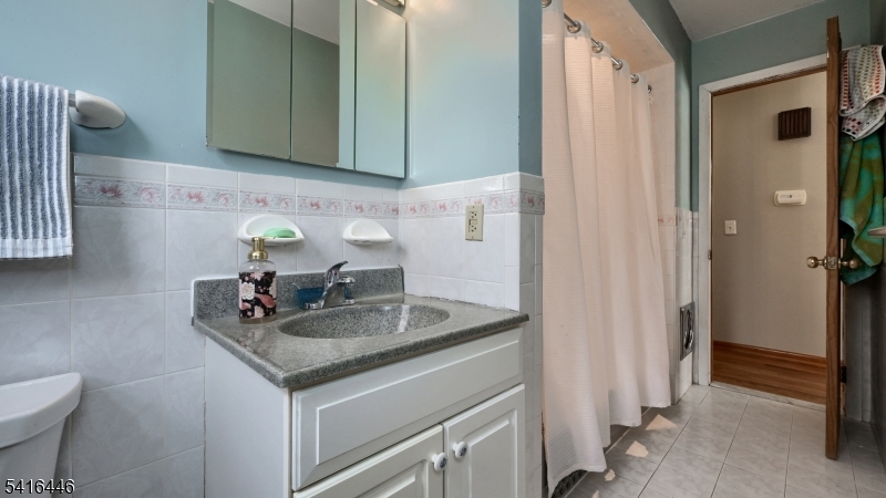 LIONS HEAD LAKE - Residential