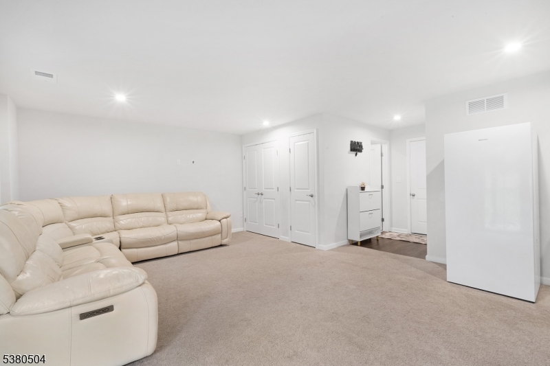 Mountain Ridge Estates - Residential Lease