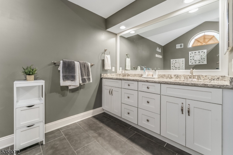 Readington Twp., New Jersey 08889, United States, 2 Bedrooms Bedrooms, ,3 BathroomsBathrooms,Residential,Active,131260