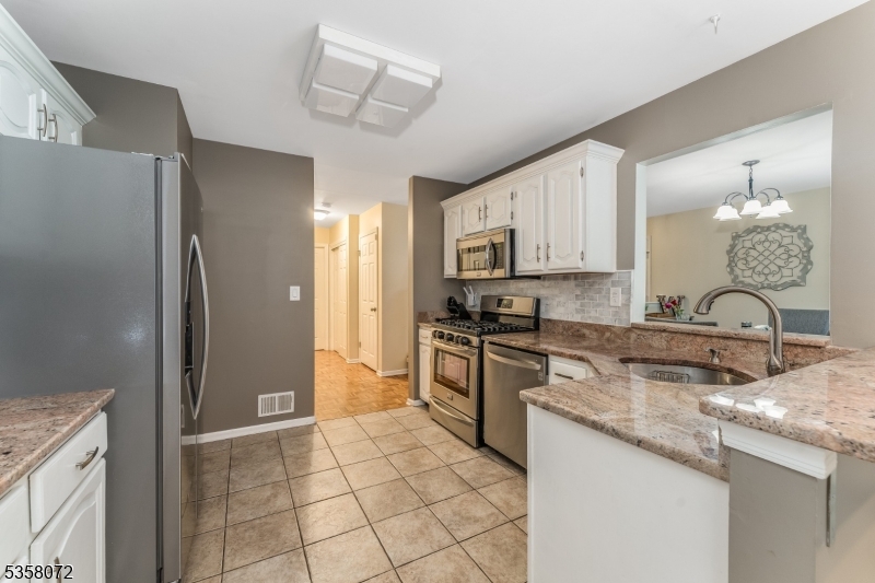 Readington Twp., New Jersey 08889, United States, 2 Bedrooms Bedrooms, ,3 BathroomsBathrooms,Residential,Active,131260