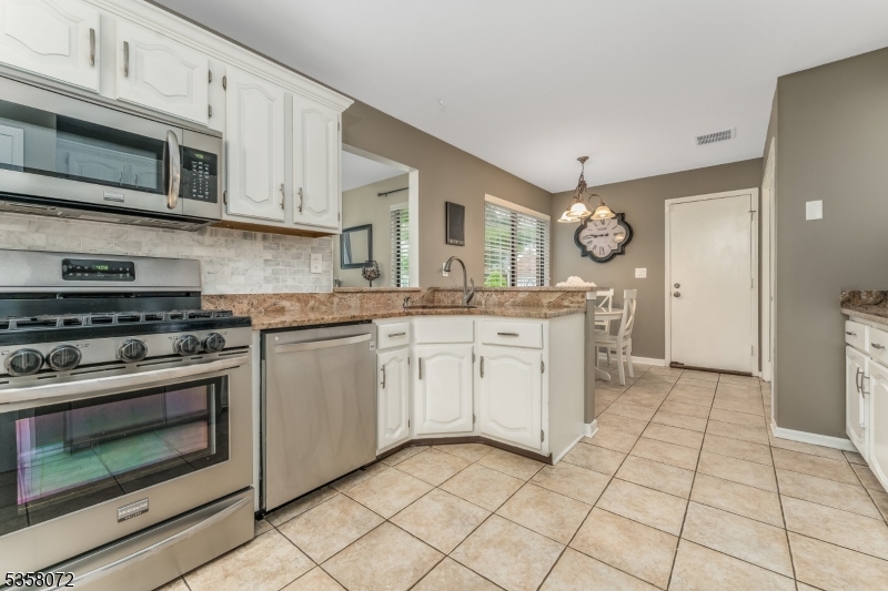 Readington Twp., New Jersey 08889, United States, 2 Bedrooms Bedrooms, ,3 BathroomsBathrooms,Residential,Active,131260